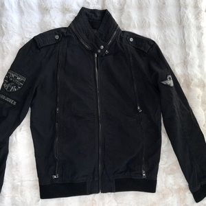 Versatile Reversible Medium-Sized Jacket – Elevate Your Style on Poshmark!